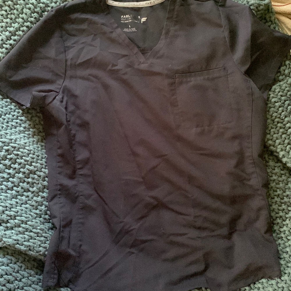 Large black fabletics scrub top